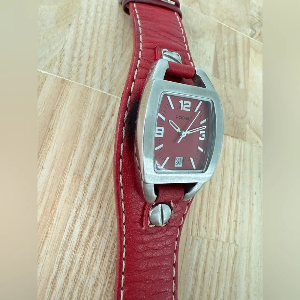 Fossil ladies silver tone barrel shaped red leather watch NEW BATTERY